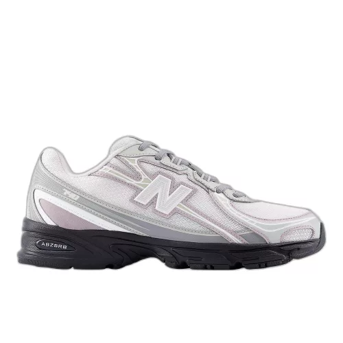 New Balance 740 Silver Metallic Rain Cloud nízke streetové tenisky strieborné — produktová fotografia na bielom pozadí, bočný pohľad