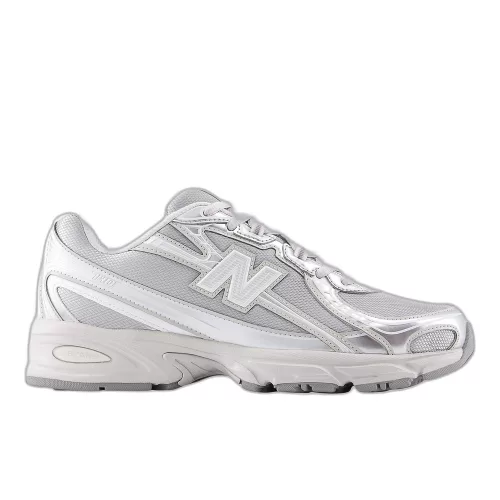 New Balance 740 Metallic Silver nízke streetové tenisky strieborné — produktová fotografia na bielom pozadí, bočný pohľad