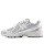 New Balance 740 Metallic Silver nízke streetové tenisky strieborné — produktová fotografia na bielom pozadí, bočný pohľad