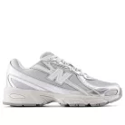 New Balance 740 Metallic Silver nízke streetové tenisky strieborné — produktová fotografia na bielom pozadí, bočný pohľad