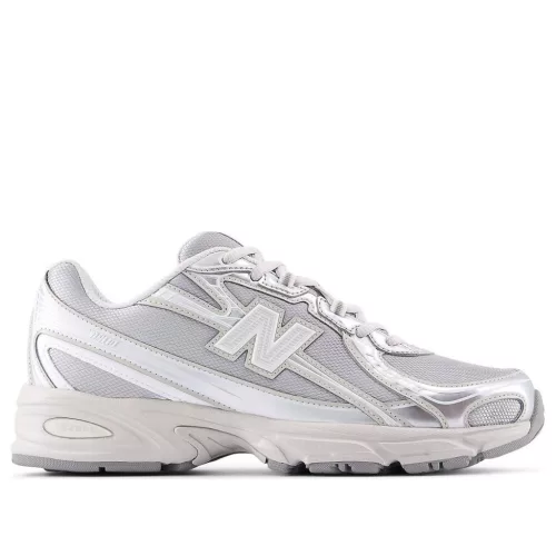 New Balance 740 Metallic Silver nízke streetové tenisky strieborné — produktová fotografia na bielom pozadí, bočný pohľad