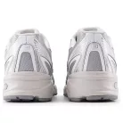 New Balance 740 Metallic Silver nízke streetové tenisky strieborné — produktová fotografia na bielom pozadí, bočný pohľad