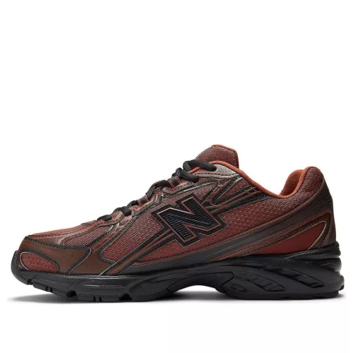 New Balance 740 Relic Brown Pumpernickel nízke streetové tenisky hnedé — produktová fotografia na bielom pozadí, bočný pohľad