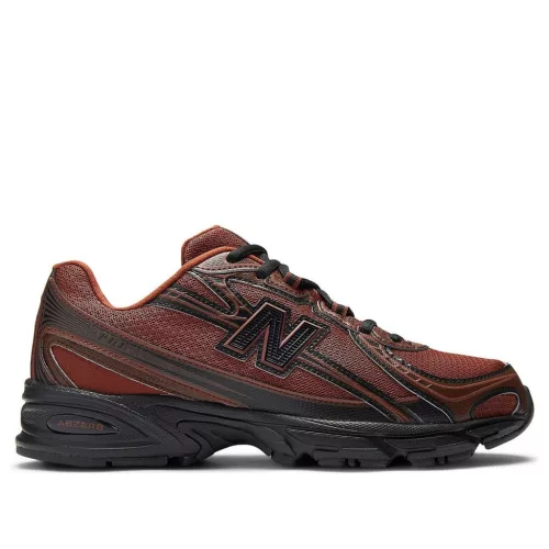 New Balance 740 Relic Brown Pumpernickel nízke streetové tenisky hnedé — produktová fotografia na bielom pozadí, bočný pohľad