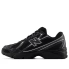 New Balance 740v2 Black Grey Silver nízke streetové tenisky čierne-strieborné — produktová fotografia na bielom pozadí, bočný pohľad