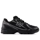 New Balance 740v2 Black Grey Silver nízke streetové tenisky čierne-strieborné — produktová fotografia na bielom pozadí, bočný pohľad