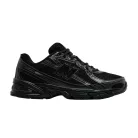 New Balance 740 Triple Black nízke streetové tenisky čierne — produktová fotografia na bielom pozadí, bočný pohľad