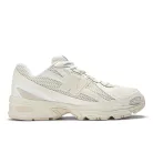 New Balance 740v2 Bisque Angora nízke streetové tenisky — produktová fotografia na bielom pozadí, bočný pohľad