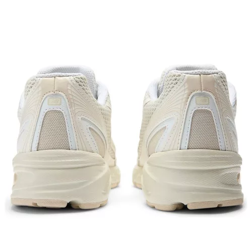 New Balance 740v2 Bisque Angora nízke streetové tenisky — produktová fotografia na bielom pozadí, bočný pohľad