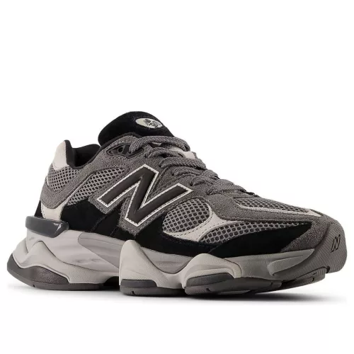 New Balance 9060 Black Castlerock nízke streetové tenisky čierne — produktová fotografia na bielom pozadí, bočný pohľad