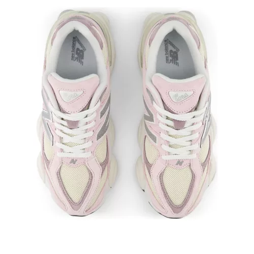 New Balance 9060 Rose Sugar Angora nízke streetové tenisky — produktová fotografia na bielom pozadí, bočný pohľad