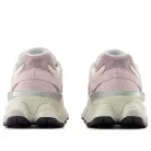 New Balance 9060 Rose Sugar Angora nízke streetové tenisky — produktová fotografia na bielom pozadí, bočný pohľad