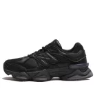 New Balance 9060 Triple Black Leather nízke streetové tenisky čierne — produktová fotografia na bielom pozadí, bočný pohľad