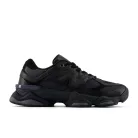 New Balance 9060 Triple Black Leather nízke streetové tenisky čierne — produktová fotografia na bielom pozadí, bočný pohľad
