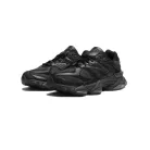 New Balance 9060 Triple Black Leather nízke streetové tenisky čierne — produktová fotografia na bielom pozadí, bočný pohľad