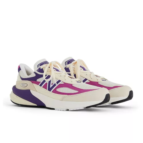 New Balance 990v6 MiUSA Magenta Pop nízke streetové tenisky purpurové — produktová fotografia na bielom pozadí, bočný pohľad