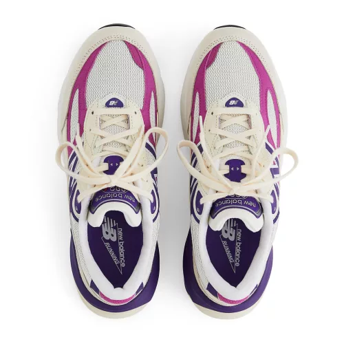 New Balance 990v6 MiUSA Magenta Pop nízke streetové tenisky purpurové — produktová fotografia na bielom pozadí, bočný pohľad