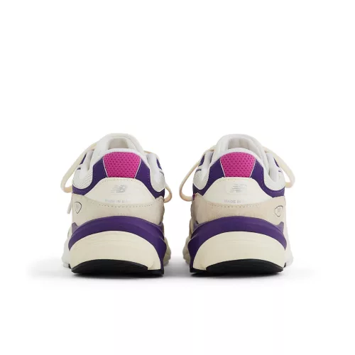 New Balance 990v6 MiUSA Magenta Pop nízke streetové tenisky purpurové — produktová fotografia na bielom pozadí, bočný pohľad
