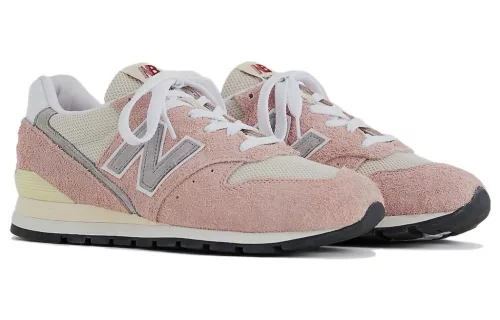 New Balance 996 MiUSA Pink Haze nízke streetové tenisky ružové — produktová fotografia na bielom pozadí, bočný pohľad