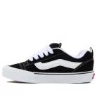 Vans Knu Skool Black White nízke streetové tenisky čierne-biele — produktová fotografia na bielom pozadí, bočný pohľad