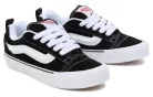 Vans Knu Skool Black White nízke streetové tenisky čierne-biele — produktová fotografia na bielom pozadí, bočný pohľad